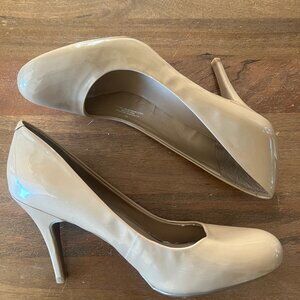 Mossimo Beige Nude Pumps 4" Heel Stiletto 9.5‎ Round Toe Faux Patent Leather